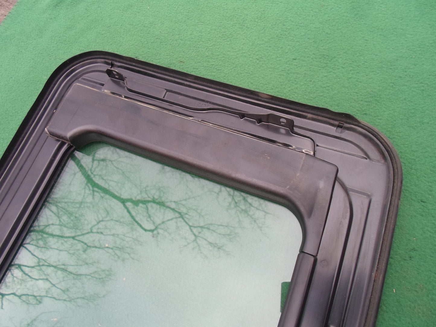 95 96 97 98 MAZDA PROTEGE OEM SUNROOF GLASS PANEL NO ACCIDENT FREE SHIPPING! - RarePartsFinder.Com