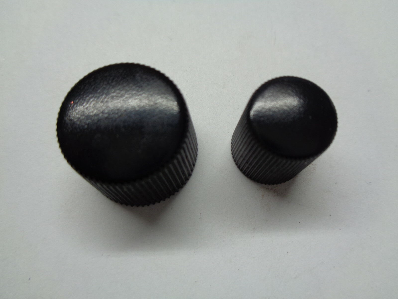 2004 MITSUBISHI DIAMANTE RADIO STEREO TUNER KNOB SET OEM FREE SHIPPING!