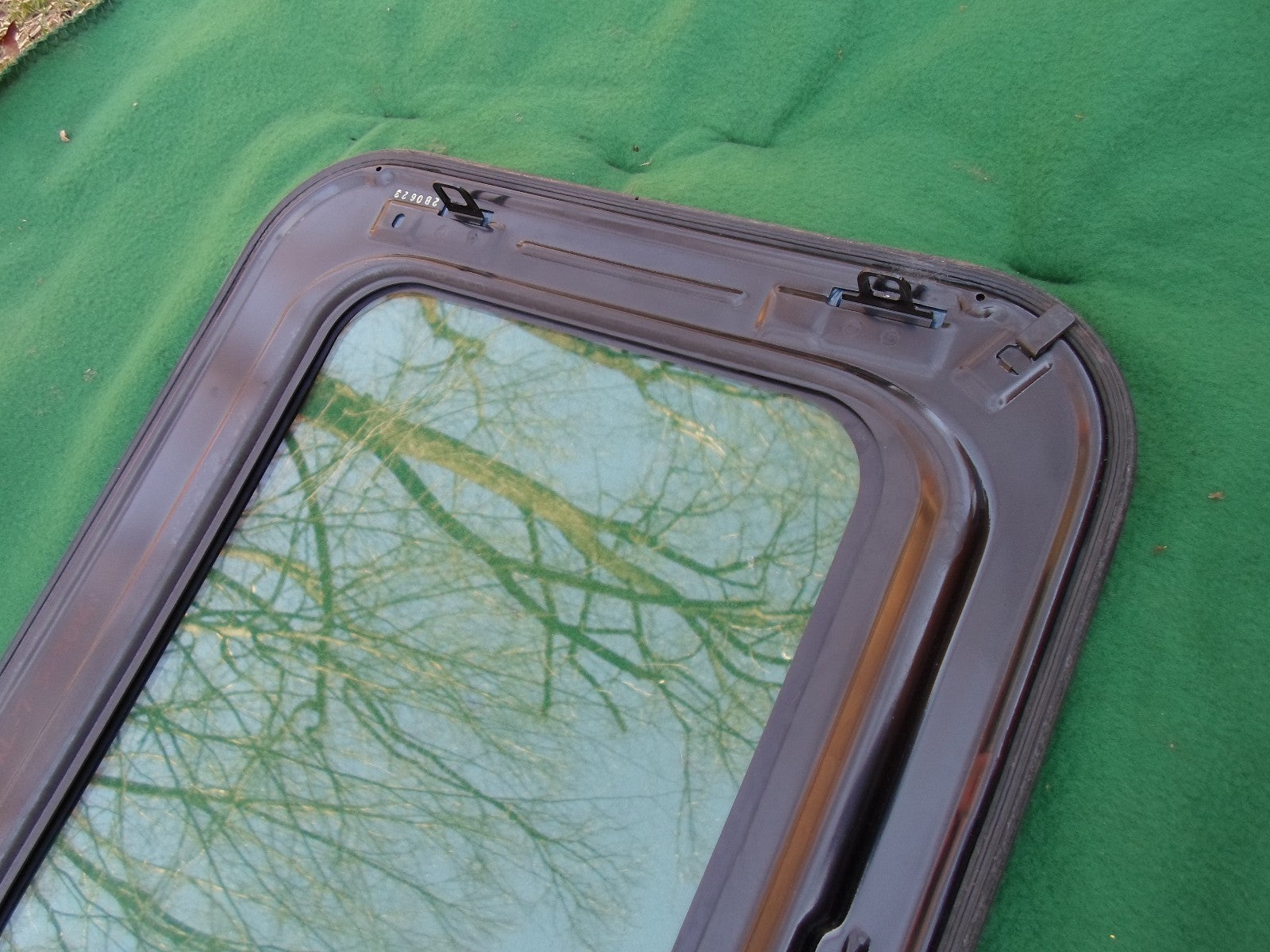 2002 SUZUKI XL-7   XL7 OEM FACTORY SUNROOF GLASS PANEL NO ACCIDENT FREE SHIP - RarePartsFinder.Com