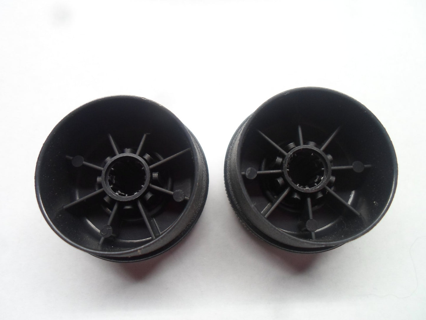 2006 2007 JEEP COMMANDER RADIO STEREO TUNER KNOB SET OEM - RarePartsFinder.Com