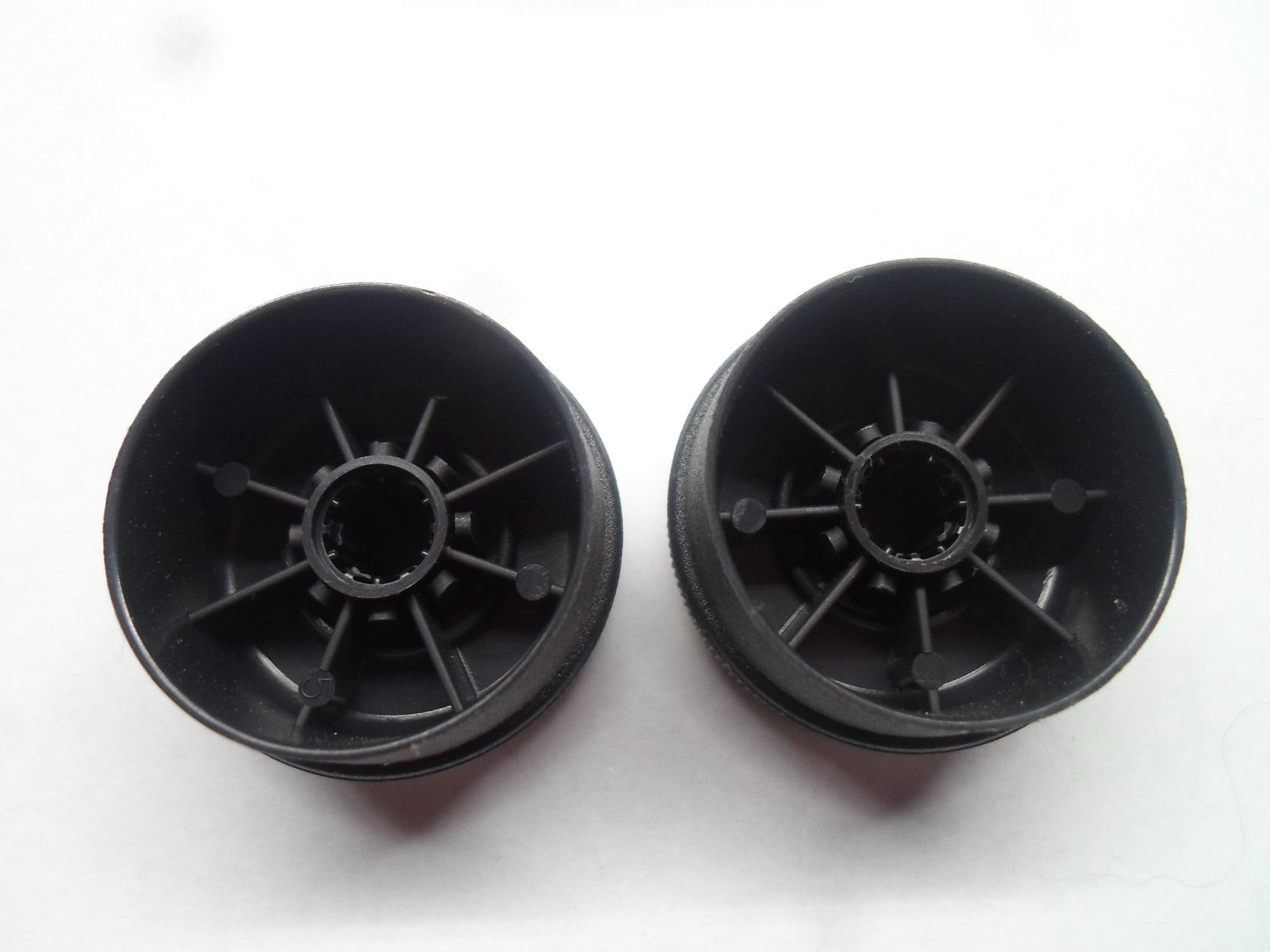 2006 2007 JEEP COMMANDER RADIO STEREO TUNER KNOB SET OEM - RarePartsFinder.Com