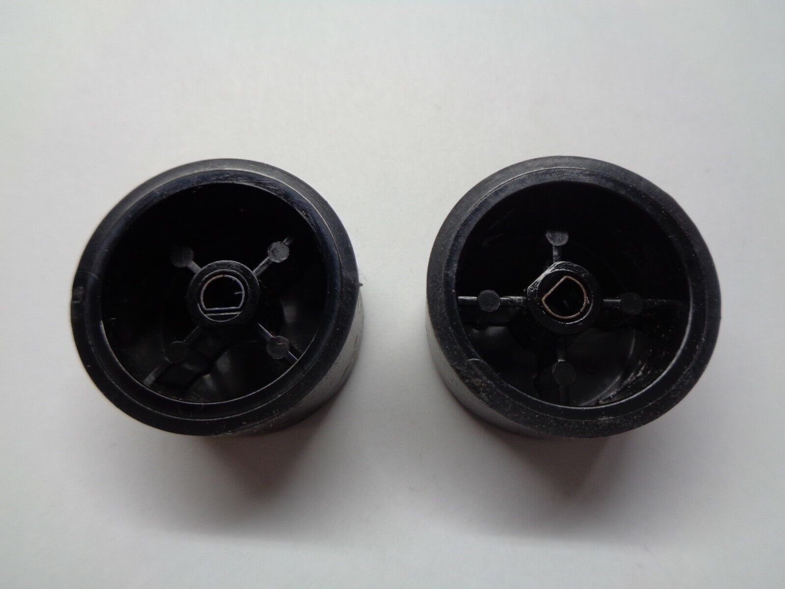 01 02 03 04 05 BUICK RENDEZVOUS RADIO STEREO TUNER KNOB SET OEM FREE SHIPPING! - RarePartsFinder.Com