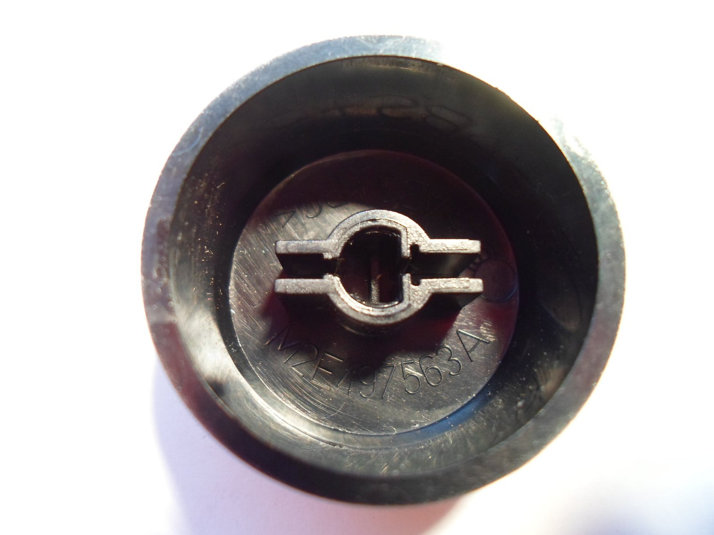 2007 - 2009 SUBARU LEGACY RADIO STEREO TUNER KNOB M2E497563A OEM FREE SHIPPING!