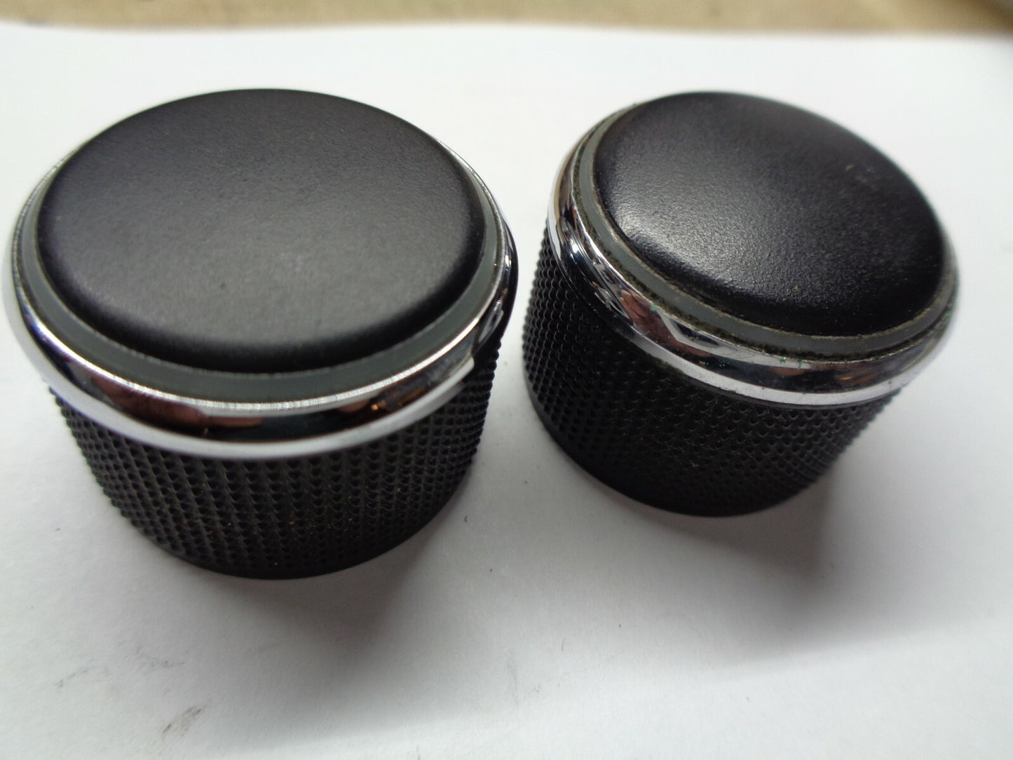 07 08 09 10 CHRYSLER SEBRING RADIO STEREO TUNER KNOB SET STYLE 2 OEM FREE SHIP
