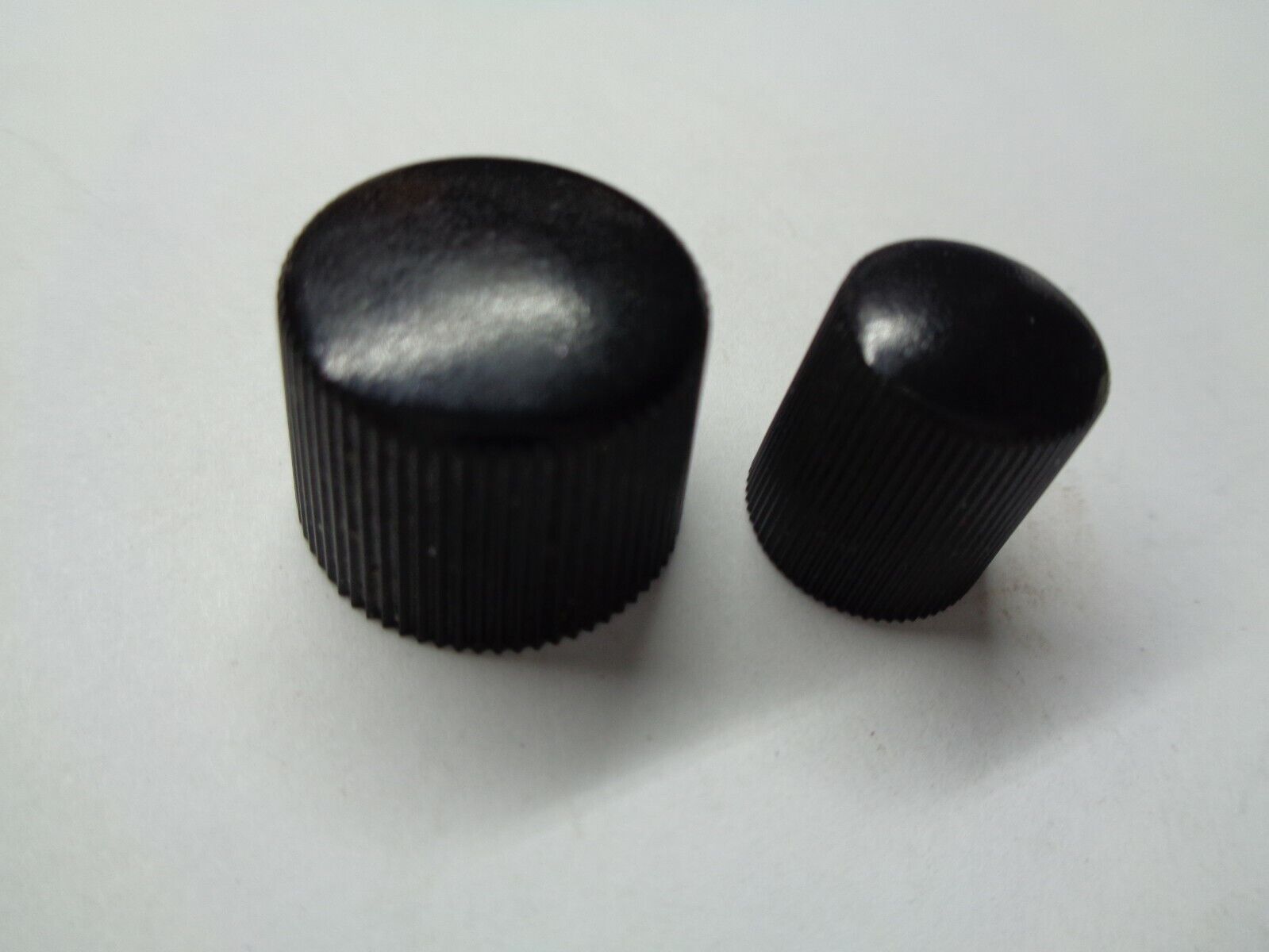 2004 MITSUBISHI DIAMANTE RADIO STEREO TUNER KNOB SET OEM FREE SHIPPING! - RarePartsFinder.Com