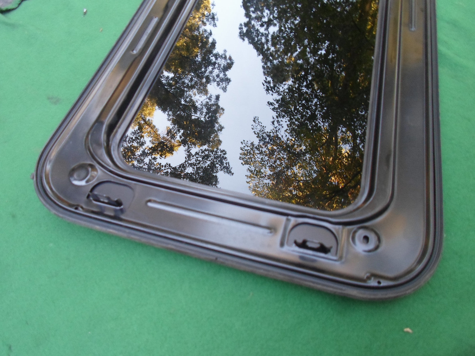 2006 MAZDA 3  OEM FACTORY YEAR SPECIFIC SUNROOF GLASS PANEL FREE SHIPPING!