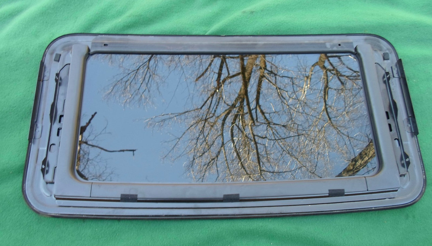 2000 HYUNDAI SONATA OEM YEAR SPECIFIC SUNROOF GLASS NO ACCIDENT FREE SHIPPING!