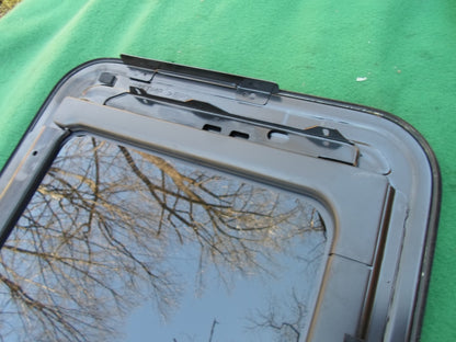 2002 HYUNDAI SONATA OEM YEAR SPECIFIC SUNROOF GLASS NO ACCIDENT FREE SHIPPING!