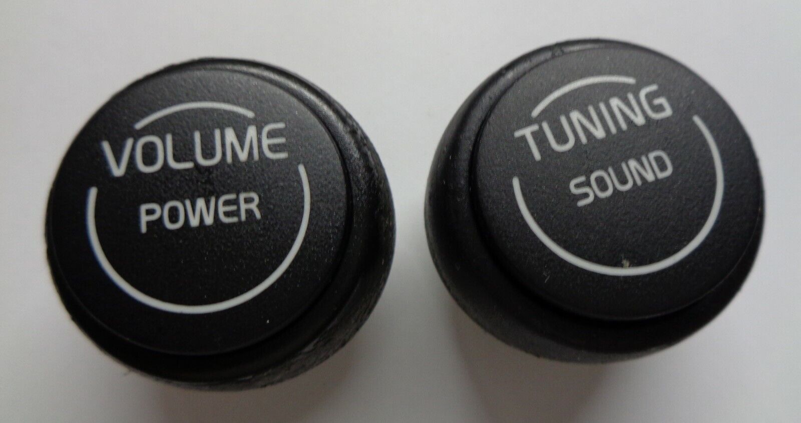 2005 2006 VOLVO S40 RADIO STEREO TUNER KNOB SET OEM FREE SHIPPING - RarePartsFinder.Com