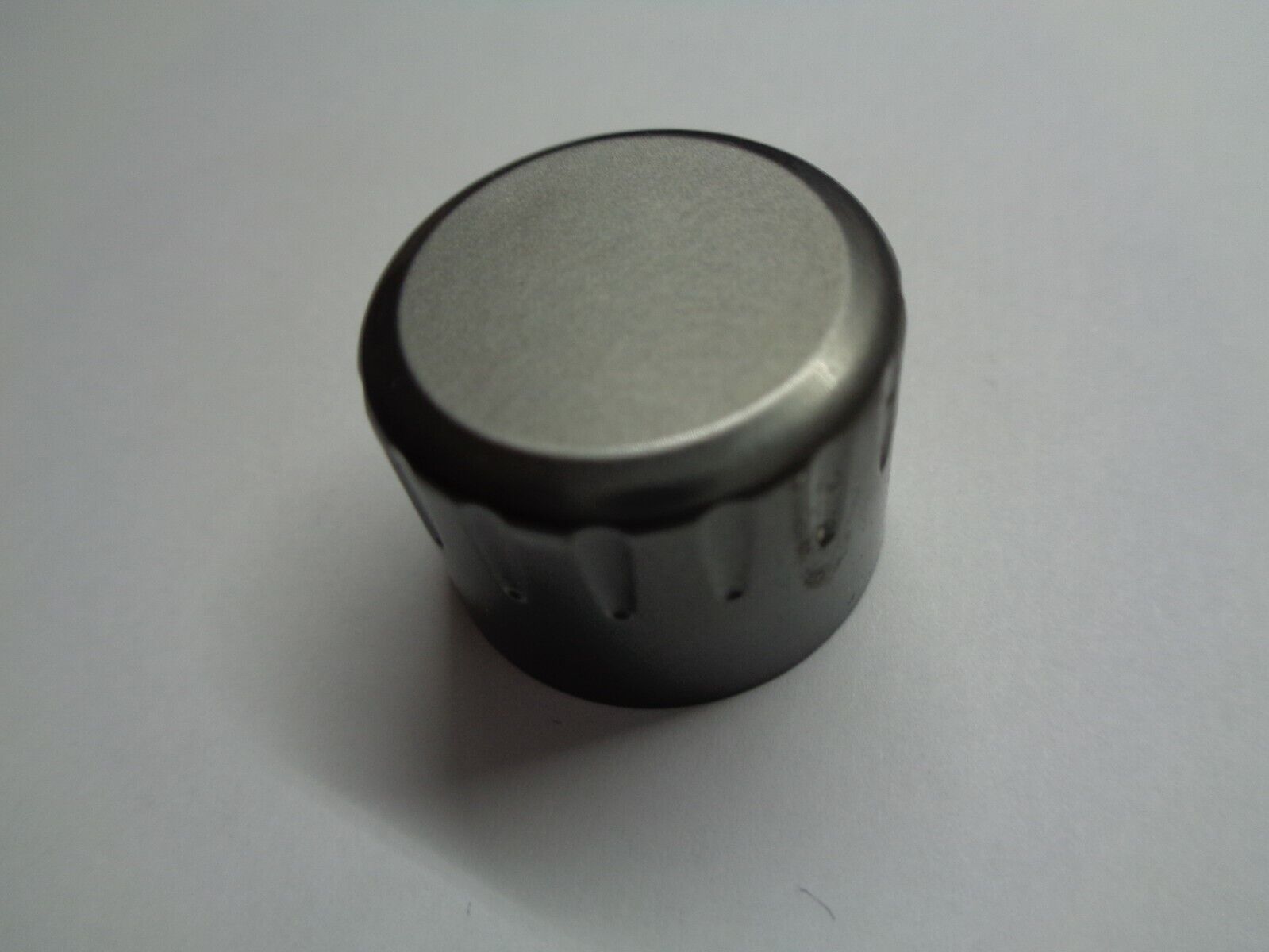 2000 2001 INFINITI I30 STEREO TUNER RADIO KNOB OEM FREE SHIPPING - RarePartsFinder.Com