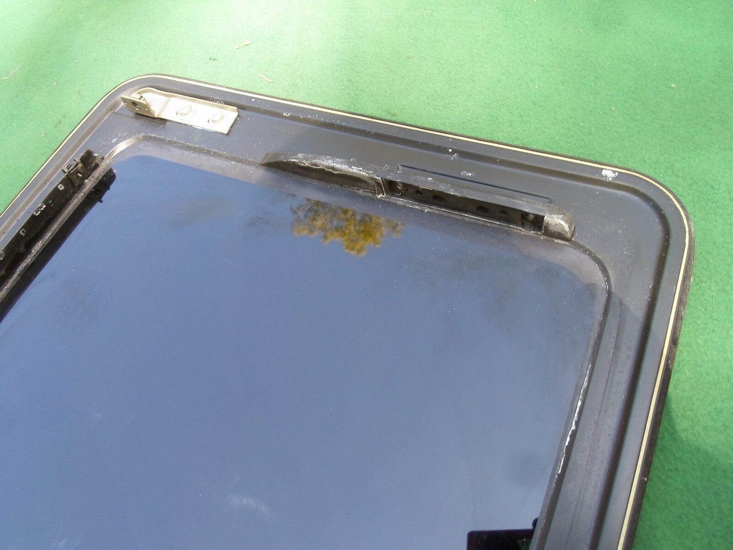 AFTERMARKET ASC INALFA MODEL 800 INBUILT SUNROOF GLASS PANEL WITH BRACKETS - RarePartsFinder.Com