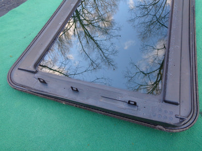 2007 YEAR SPECIFIC LAND ROVER RANGE ROVER HSE FACTORY SUNROOF GLASS FREE SHIP - RarePartsFinder.Com