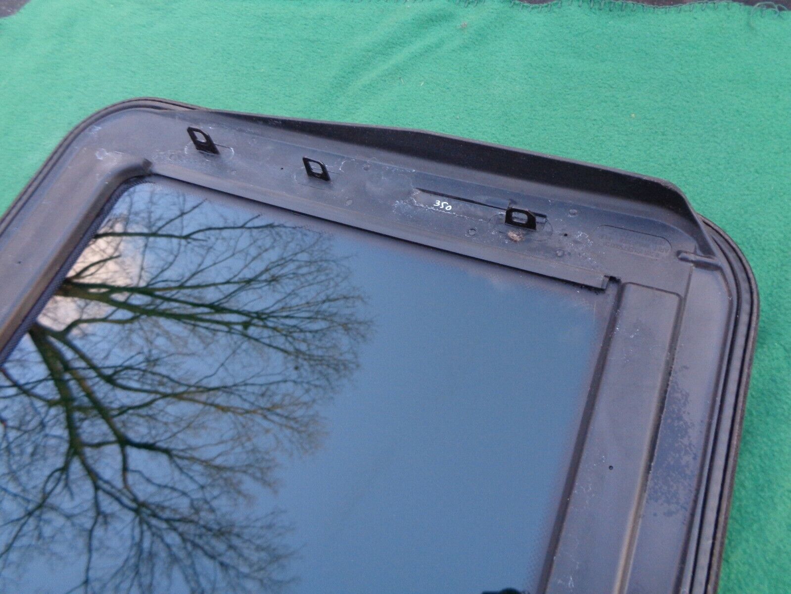 2007 YEAR SPECIFIC LAND ROVER RANGE ROVER HSE FACTORY SUNROOF GLASS FREE SHIP - RarePartsFinder.Com