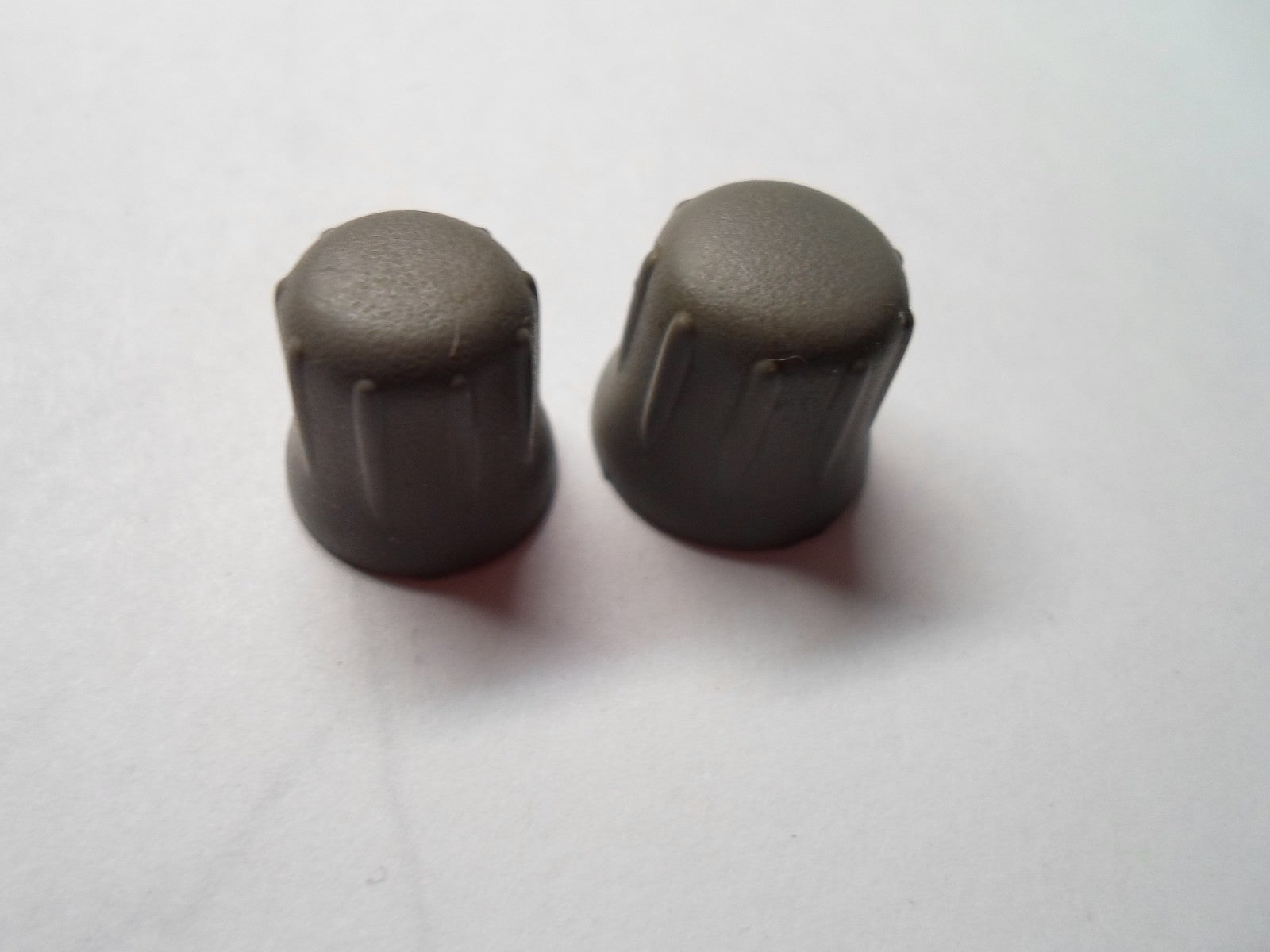 2000 - 2005 PONTIAC SUNFIRE RADIO STEREO TUNER  KNOB SET OEM FREE SHIPPING! - RarePartsFinder.Com
