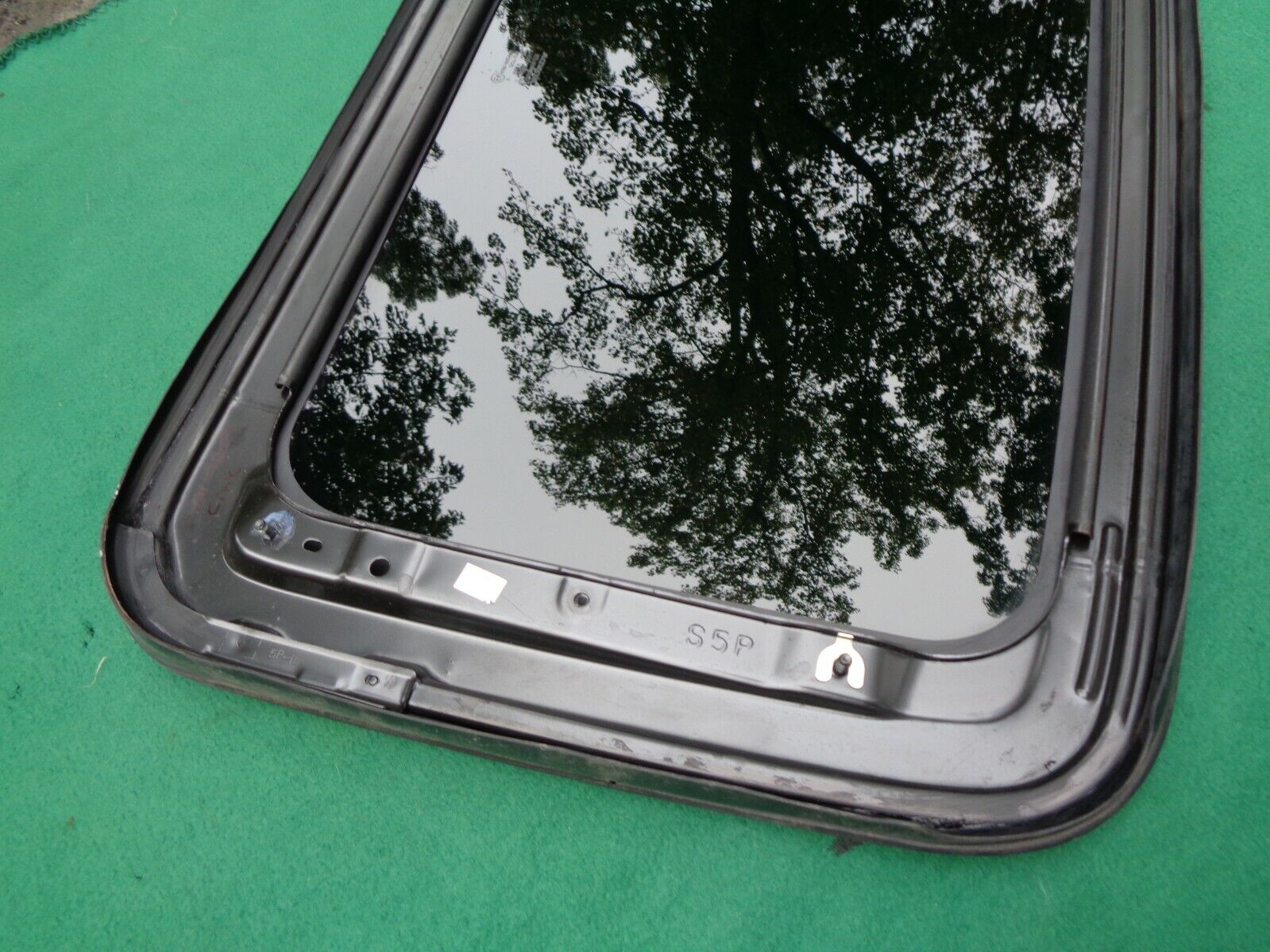2003 HONDA CIVIC 2 DOOR YEAR SPECIFIC SUNROOF GLASS OEM FREE SHIPPING - RarePartsFinder.Com