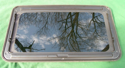 2003 GMC JIMMY YEAR SPECIFIC SUNROOF GLASS  NO ACCIDENT OEM FREE SHIPPING