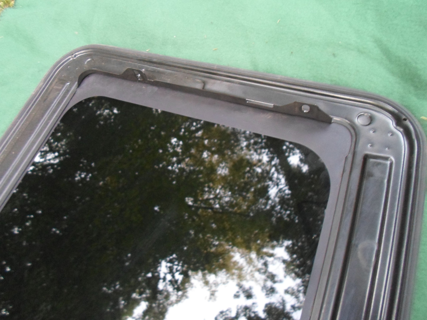2004 - 2011 MERCURY GRAND MARQUIS SUNROOF GLASS OEM NO ACCIDENT