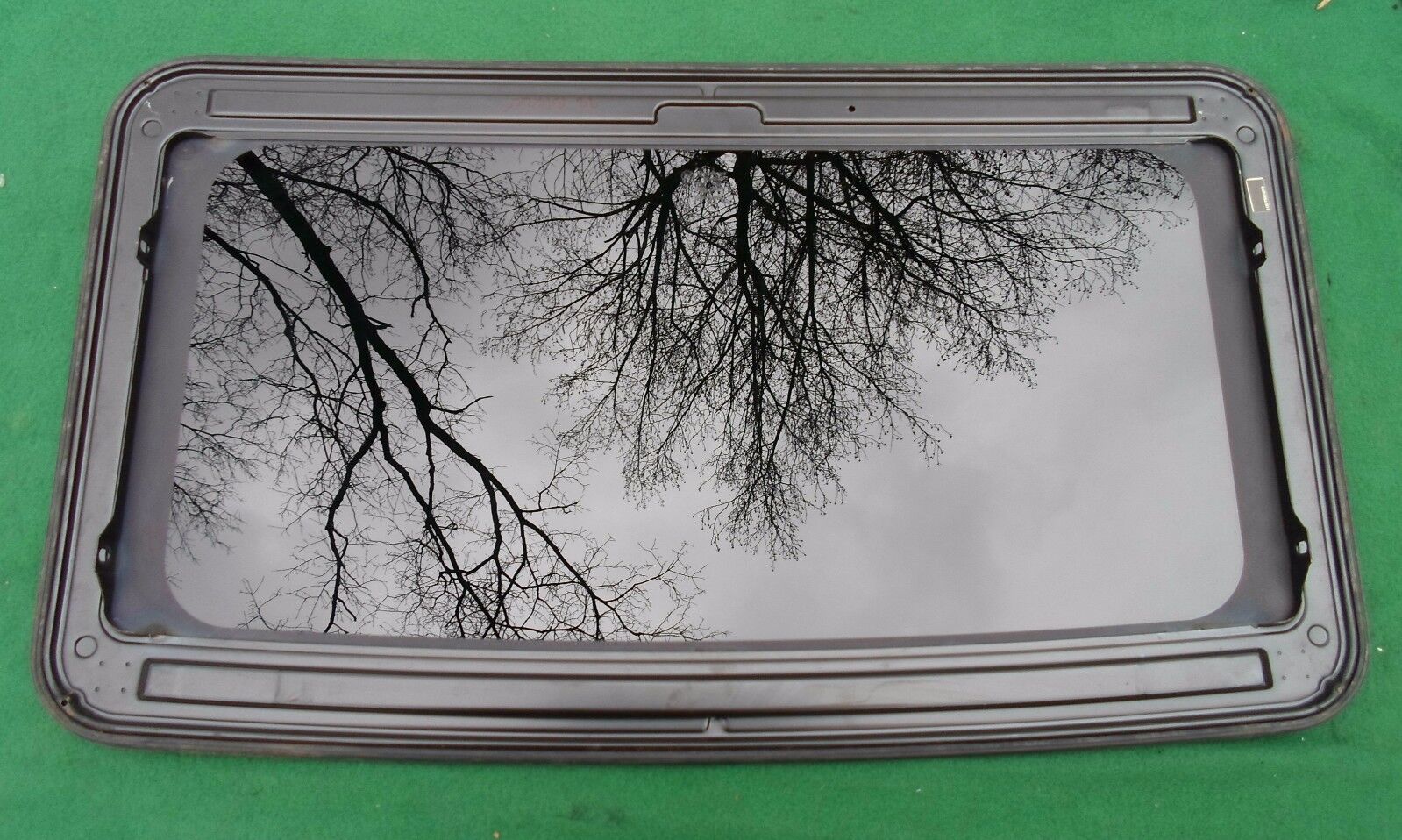 2002 CHEVY TRAILBLAZER  YEAR SPECIFIC SUNROOF GLASS PANEL  OEM FREE SHIPPING!