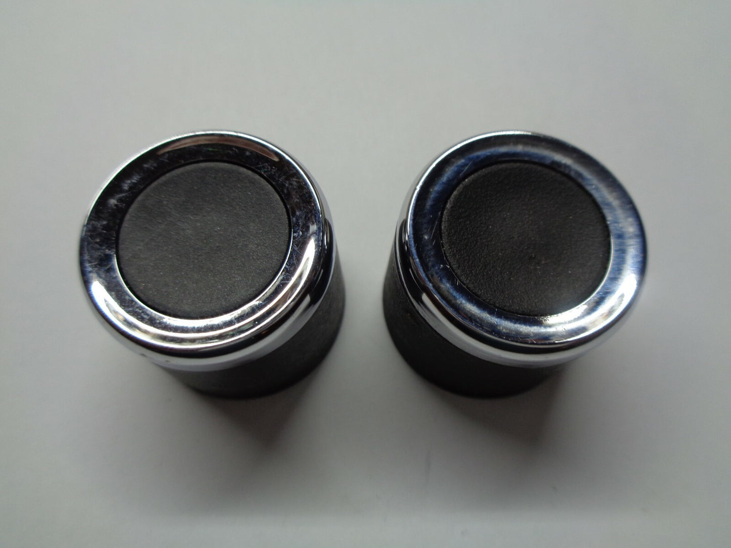 2005 - 2006 CHEVROLET COBALT RADIO STEREO TUNER CONTROL KNOB SET OEM 19115293