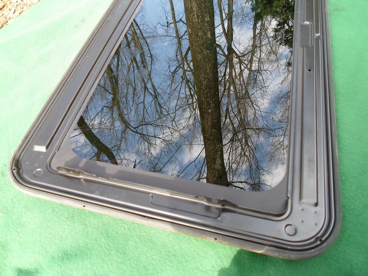 2003 GMC JIMMY YEAR SPECIFIC SUNROOF GLASS  NO ACCIDENT OEM FREE SHIPPING