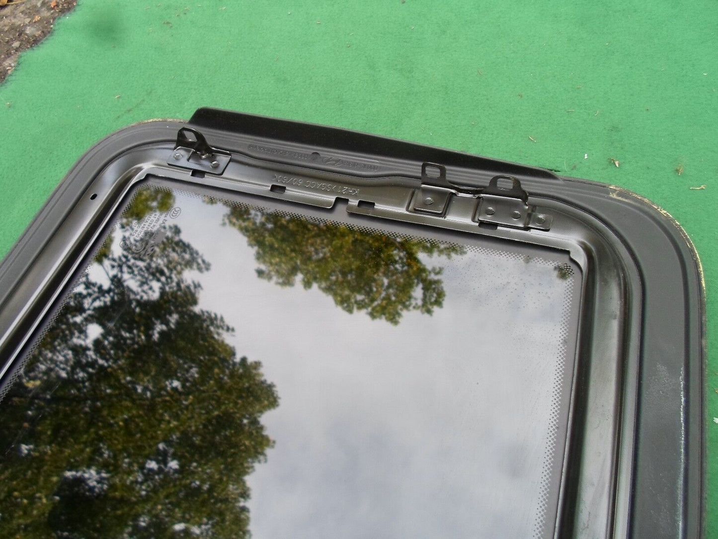 2007 YEAR SPECIFIC  HYUNDAI AZERA SUNROOF GLASS OEM  NO ACCIDENT FREE SHIPPING! - RarePartsFinder.Com