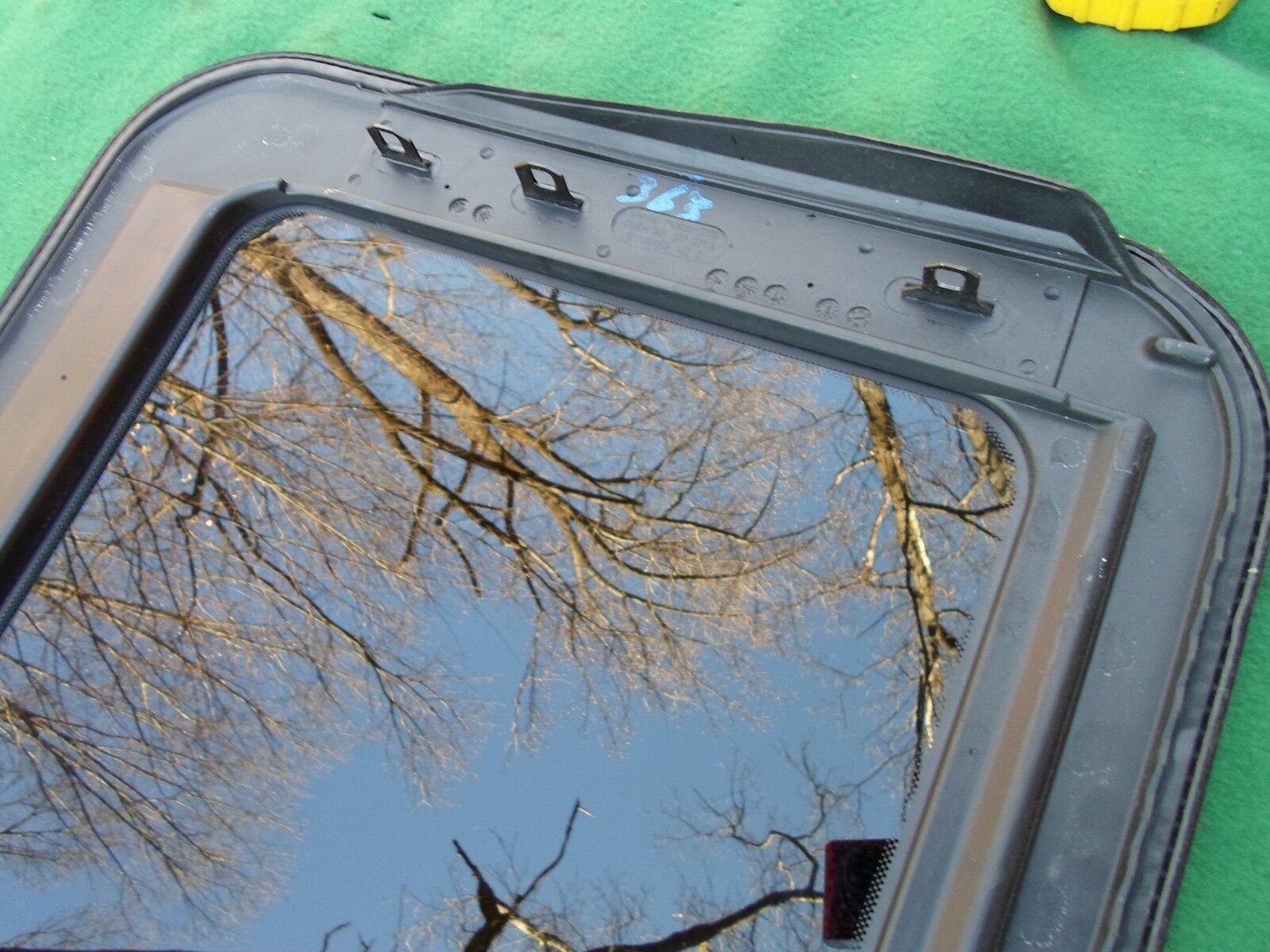 2007 VOLKSWAGON JETTA YEAR SPECIFIC SUNROOF GLASS NO ACCIDENT OEM FREE SHIPPING! - RarePartsFinder.Com