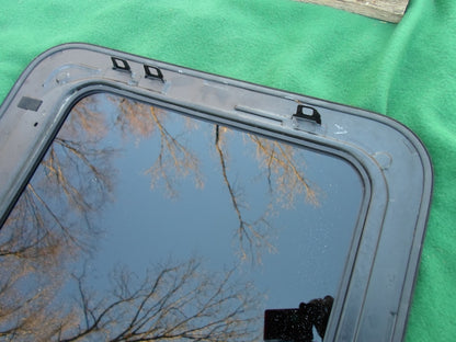 2005 YEAR SPECIFIC KIA SORENTO SUNROOF GLASS OEM  NO ACCIDENT  FREE SHIPPING!