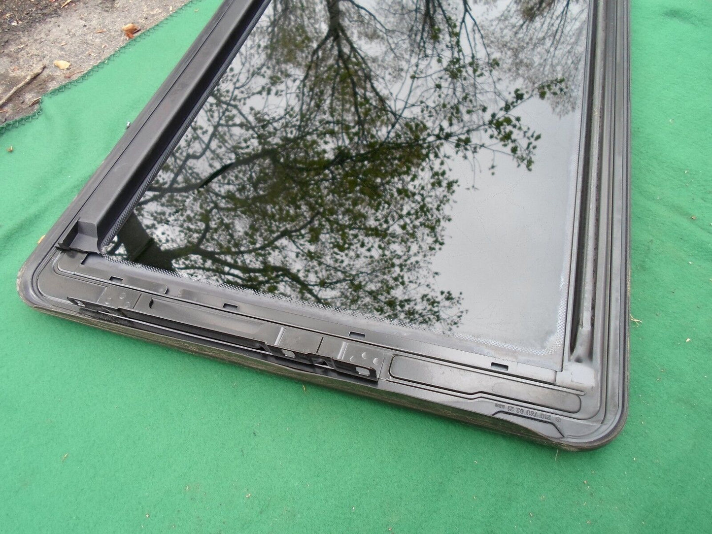 1999 MERCEDES BENZ E320 YEAR SPECIFIC OEM SUNROOF GLASS FREE SHIPPING!