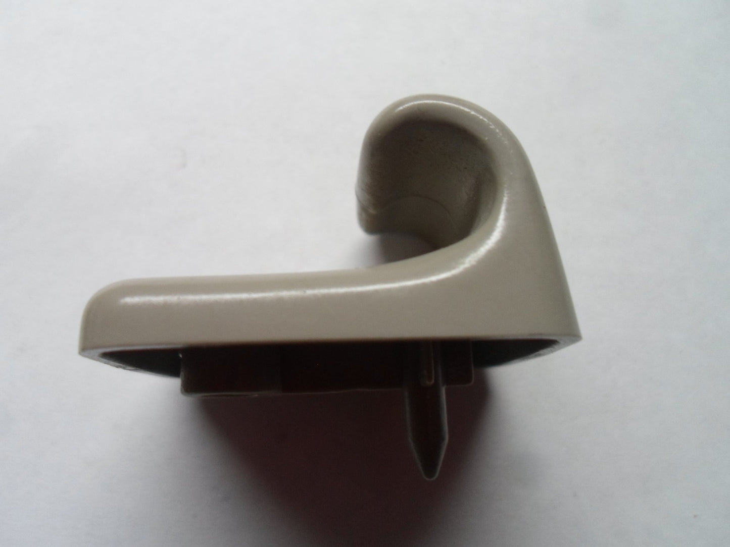 1992 - 1998 MAZDA MPV SUN VISOR CLIP OEM H26069261 06 FREE SHIPPING! SC1