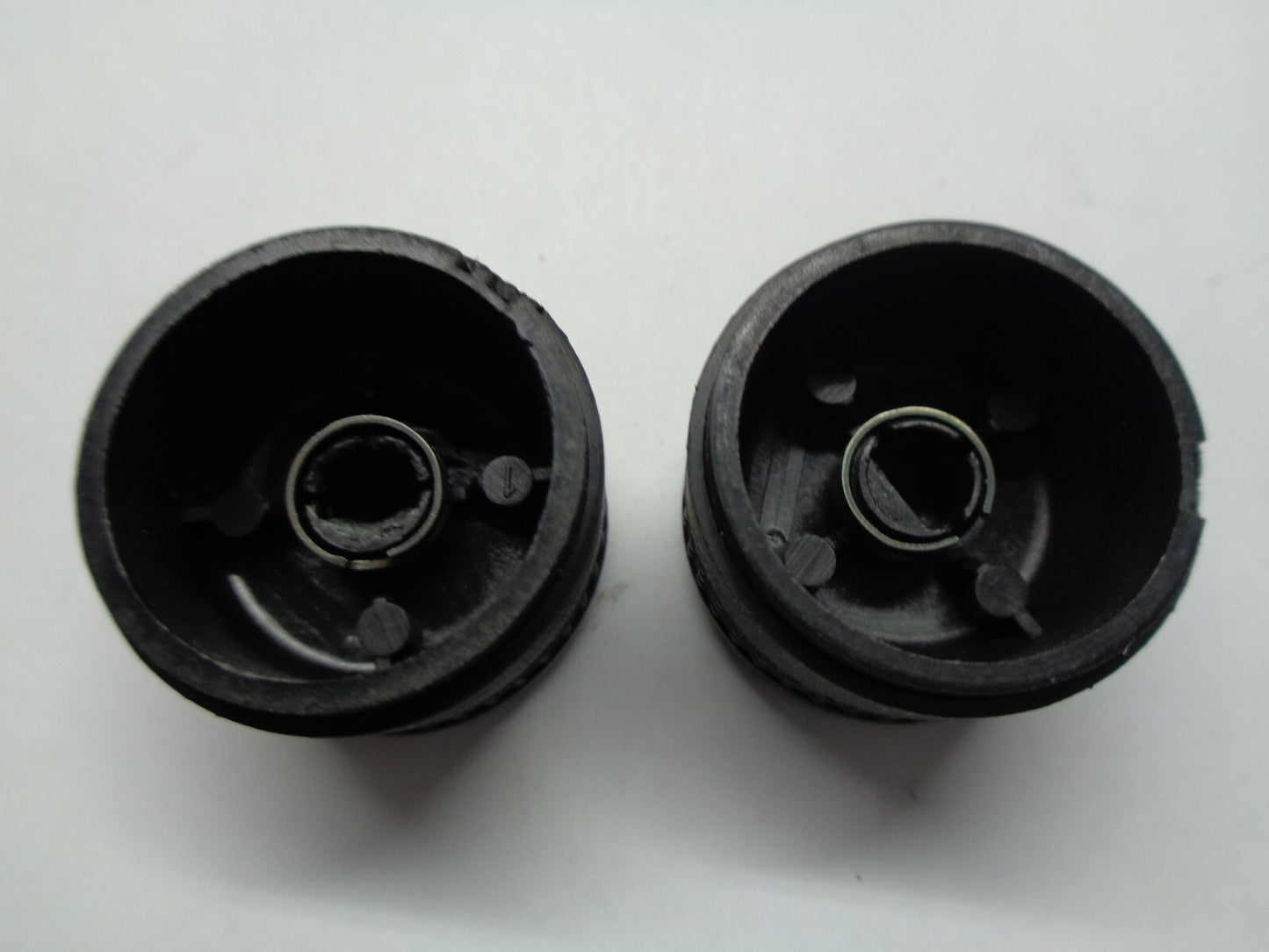 2005 2006 2007 SATURN  RELAY  RADIO STEREO TUNER KNOB SET OEM FREE SHIPPING!