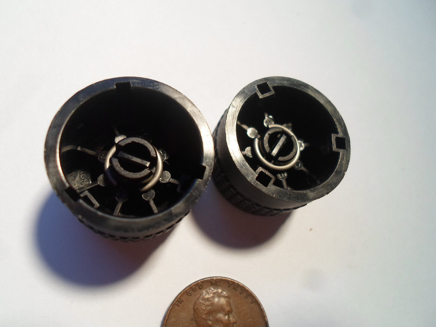 2008 KIA AMANTI  RADIO STEREO TUNER  CONTROL KNOB SET OEM FREE SHIPPING - RarePartsFinder.Com