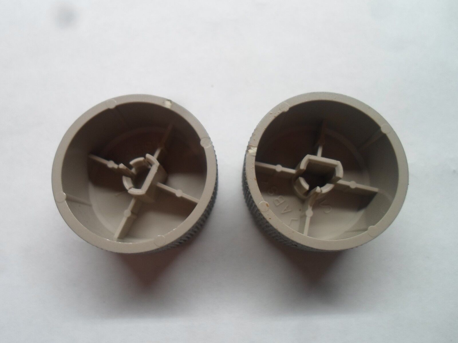 04 05 MITSUBISHI ENDEAVOR STEREO RADIO TUNER KNOB SET OEM FREE SHIPPING! - RarePartsFinder.Com