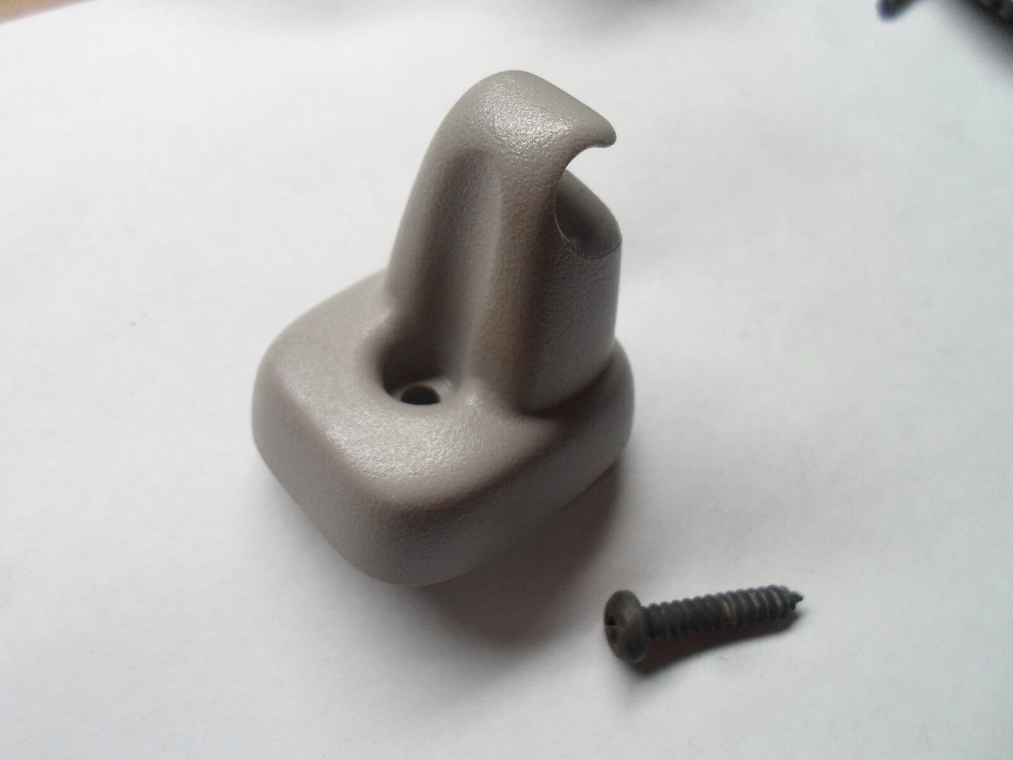 97 98 99  LINCOLN TOWN CAR SUN VISOR CLIP W/SCREW OEM FREE SHIPPING! SV1