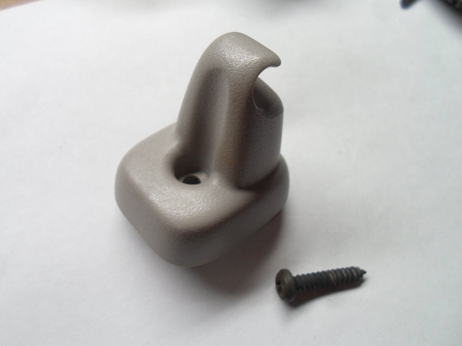 97 98 99  LINCOLN TOWN CAR SUN VISOR CLIP W/SCREW OEM FREE SHIPPING! SV1