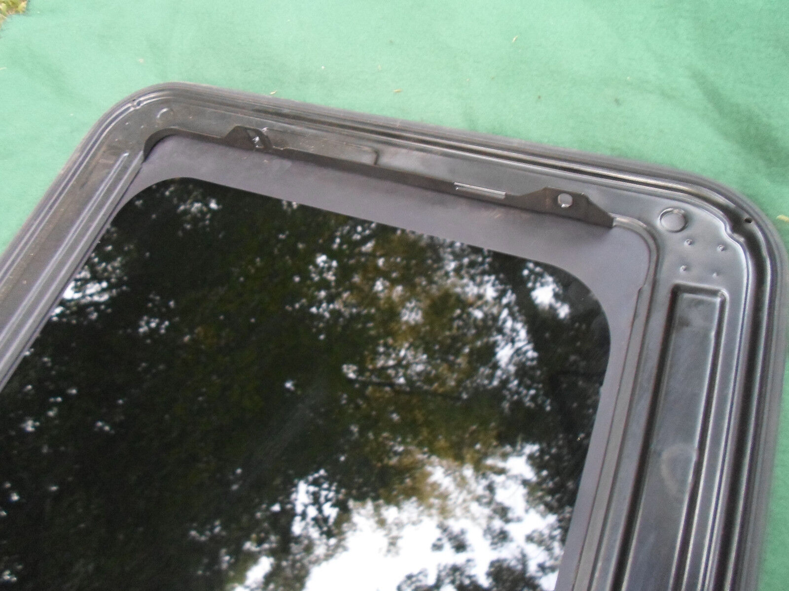 2004 - 2011 MERCURY GRAND MARQUIS SUNROOF GLASS OEM NO ACCIDENT FREE SHIPPING
