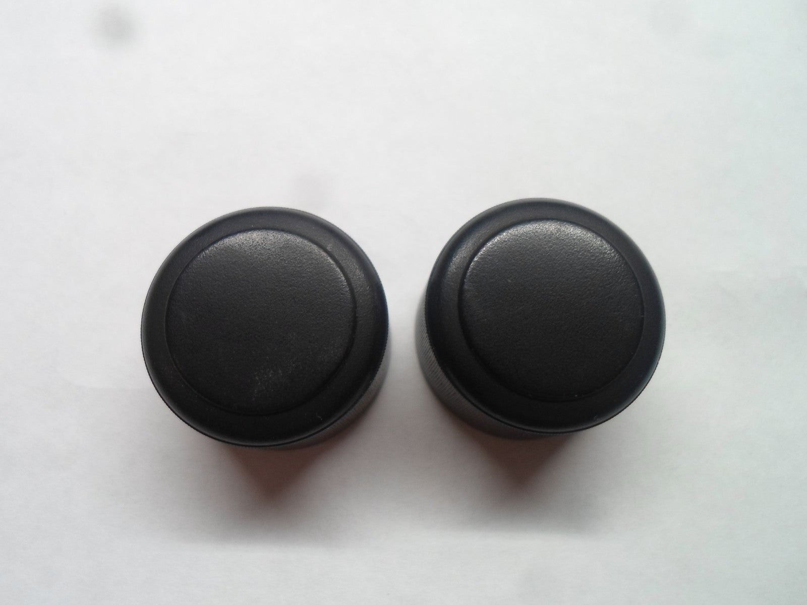 2003 2004 2005 MITSUBISHI ECLIPSE STEREO RADIO TUNER KNOB SET OEM FREE SHIPPING! - RarePartsFinder.Com