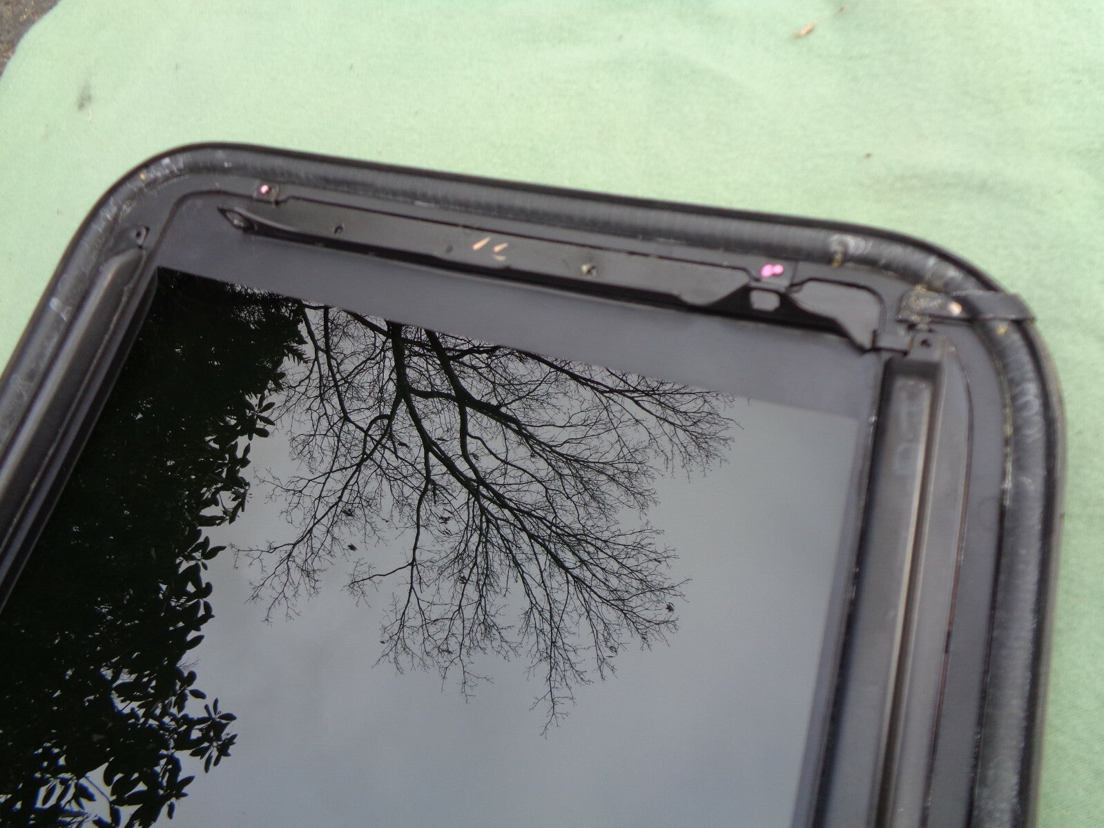 98 99 00 01 02 TOYOTA COROLLA SUNROOF GLASS OEM  FACTORY FREE SHIPPING! - RarePartsFinder.Com
