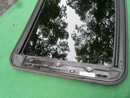 2010 CHRYSLER 300C YEAR SPECIFIC OEM SUNROOF GLASS PANEL FREE SHIPPING! - RarePartsFinder.Com