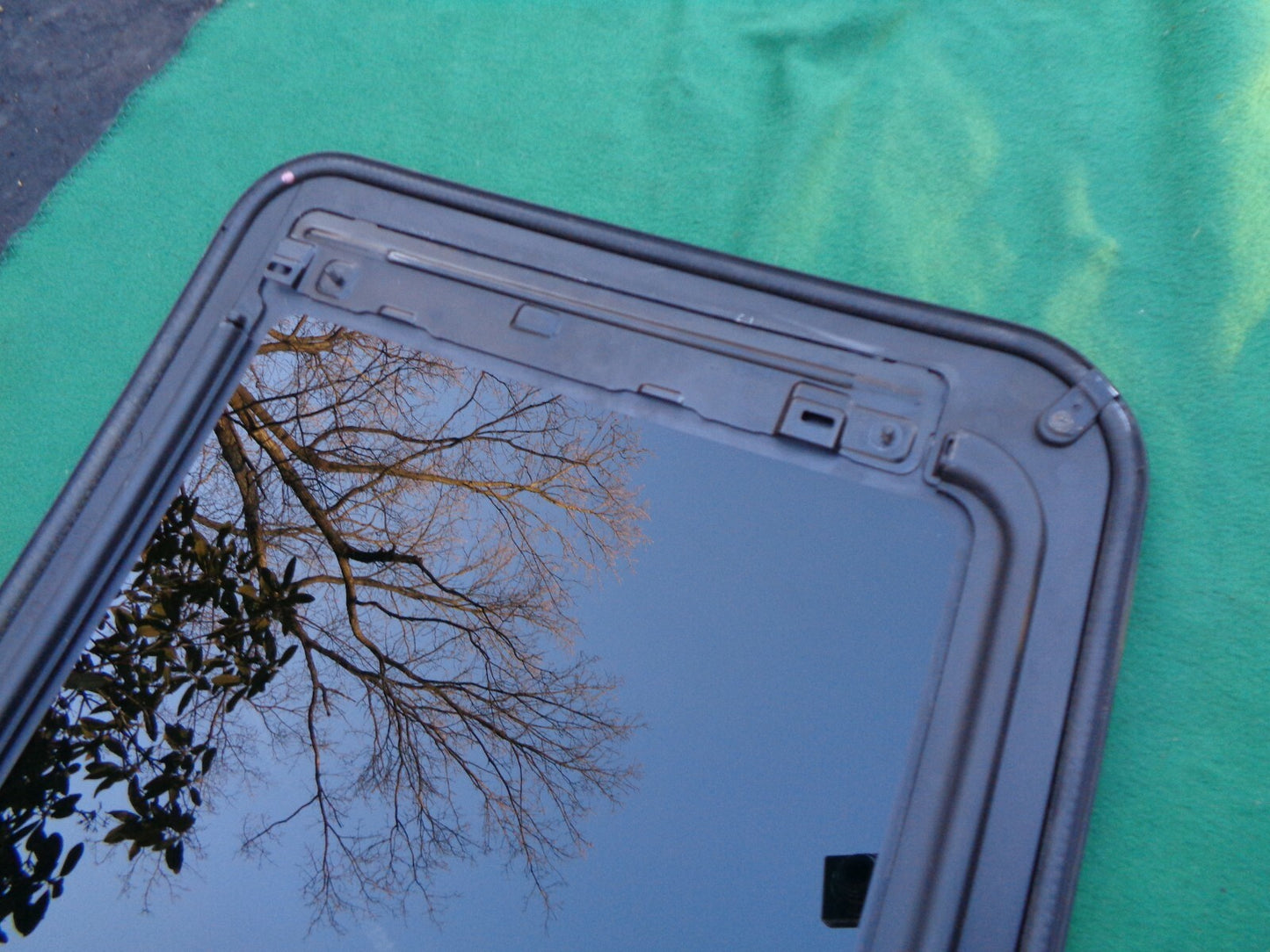 1998 TOYOTA 4RUNNER  YEAR SPECIFIC SUNROOF GLASS OEM  FACTORY  63201-35040