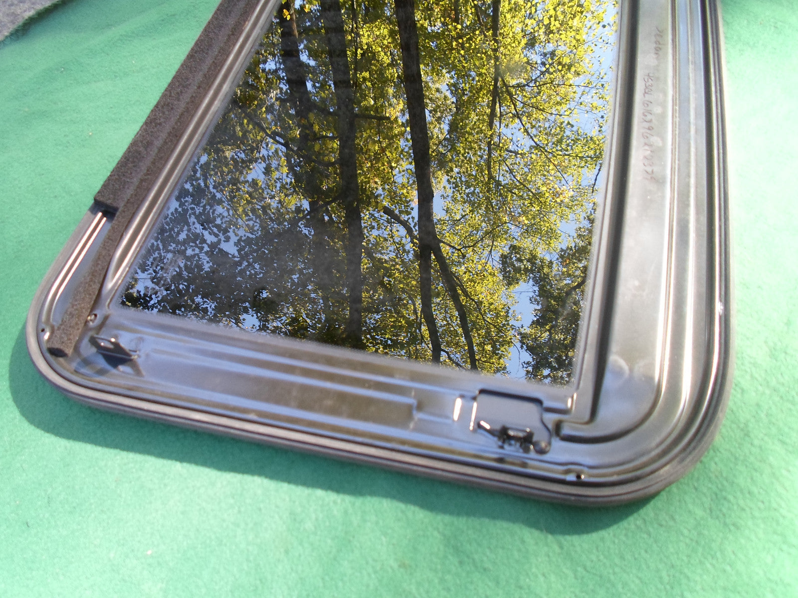 2009 SUBARU LEGACY SEDAN OEM YEAR SPECIFIC FACTORY SUNROOF GLASS  FREE SHIPPING