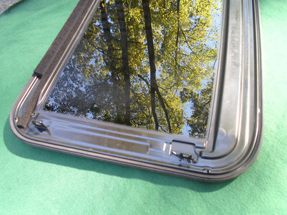 2009 SUBARU LEGACY SEDAN OEM YEAR SPECIFIC FACTORY SUNROOF GLASS  FREE SHIPPING