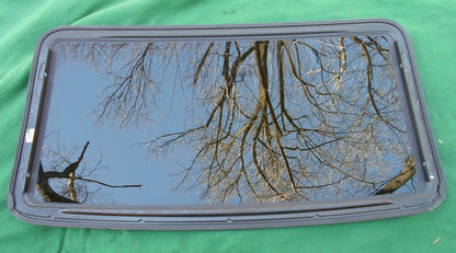 2001 CHRYSLER 300M  YEAR SPECIFIC SUNROOF GLASS OEM FREE SHIPPING!
