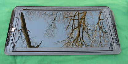 2003 MERCEDES BENZ C240 YEAR SPECIFIC OEM FACTORY SUNROOF GLASS  FREE SHIP - RarePartsFinder.Com