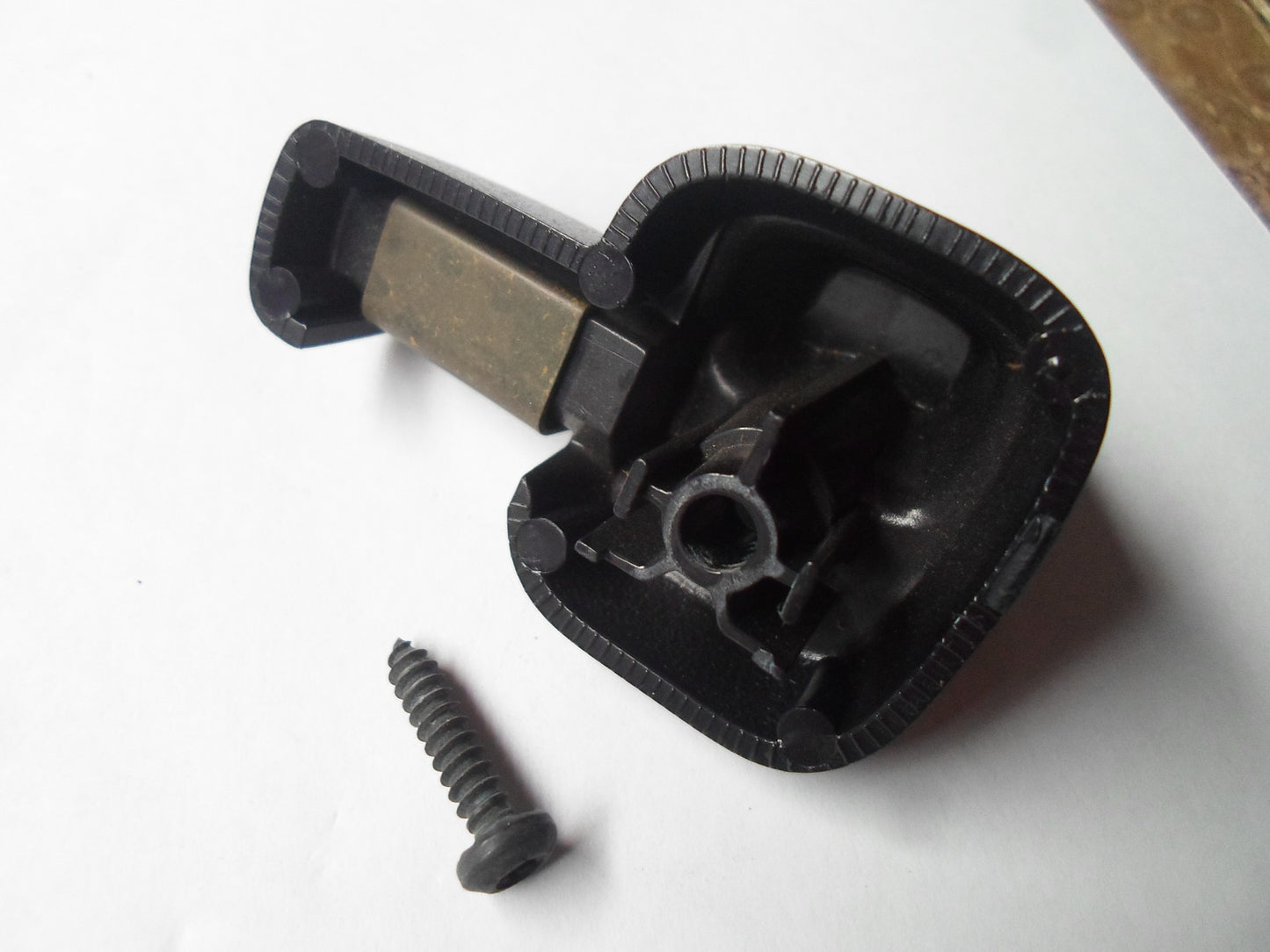 2003 LINCOLN TOWN CAR PASSENGER DUAL SUN VISOR CLIP W/SCREW OEM FREE SHIPPING! - RarePartsFinder.Com