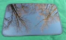 2005 YEAR SPECIFIC KIA SORENTO SUNROOF GLASS OEM  NO ACCIDENT  FREE SHIPPING!