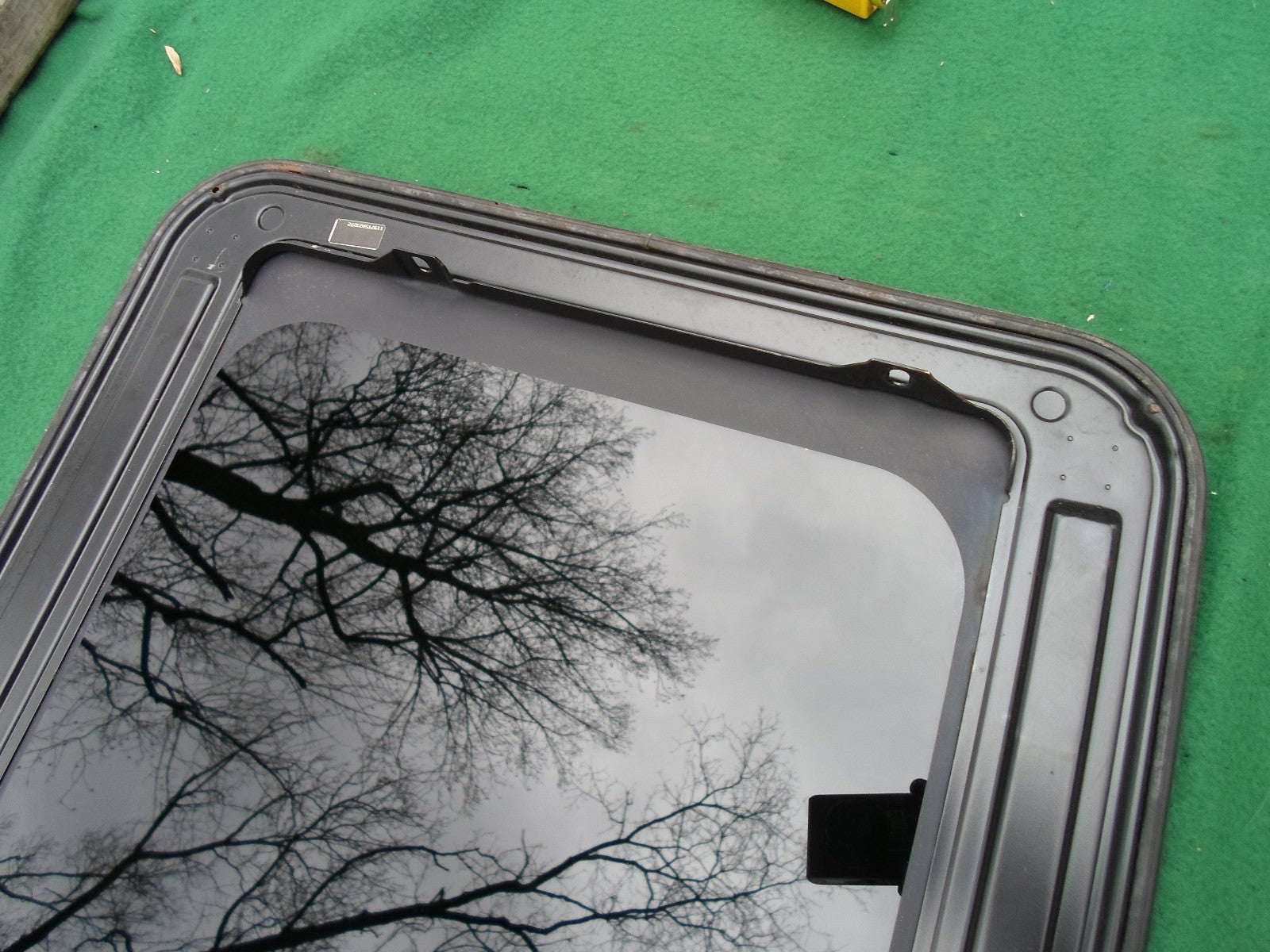 2002 CHEVY TRAILBLAZER  YEAR SPECIFIC SUNROOF GLASS PANEL  OEM FREE SHIPPING! - RarePartsFinder.Com