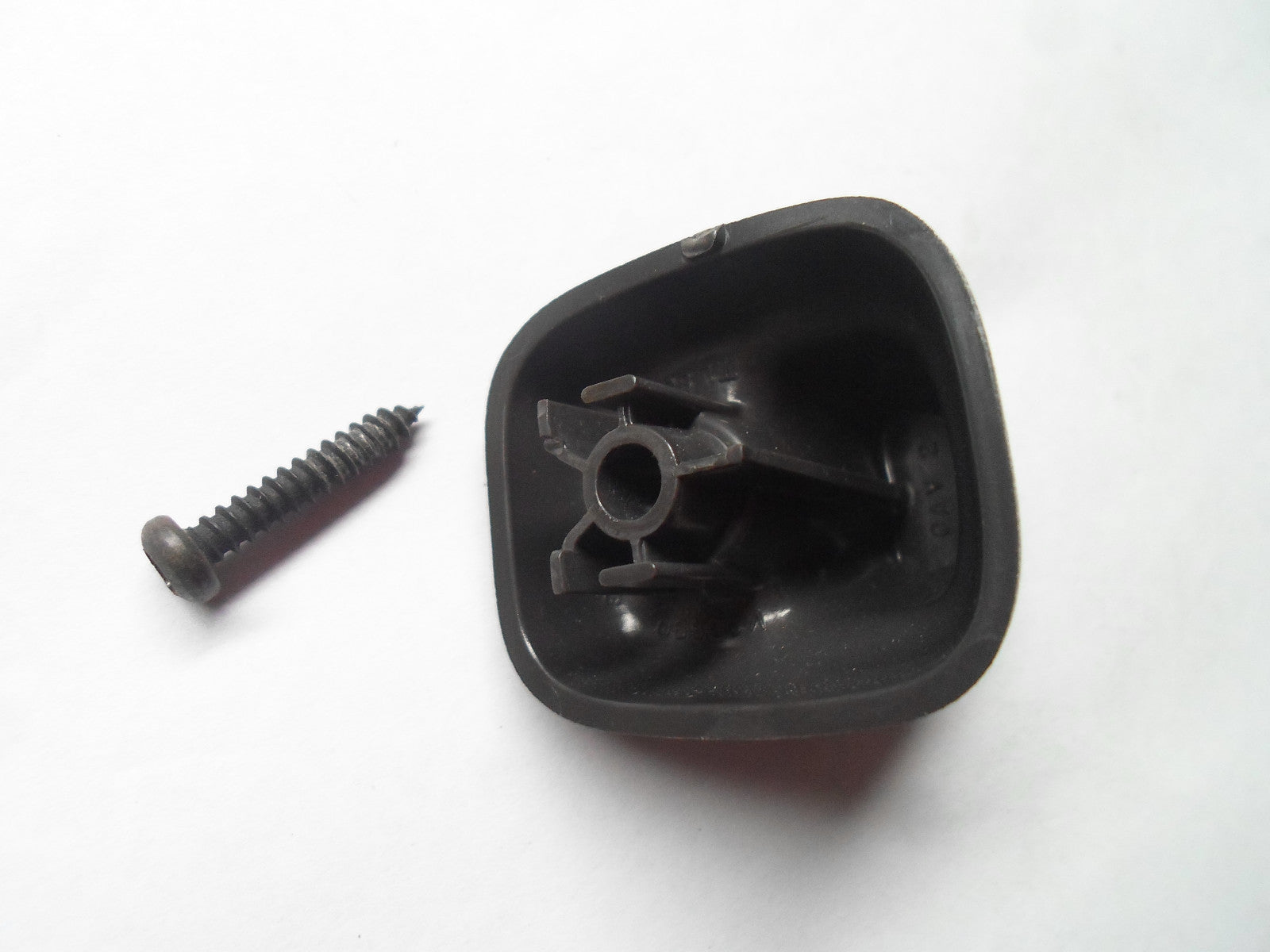 97 98 99 LINCOLN TOWN CAR SUN VISOR CLIP W/SCREW OEM FREE SHIPPING! SV1 - RarePartsFinder.Com