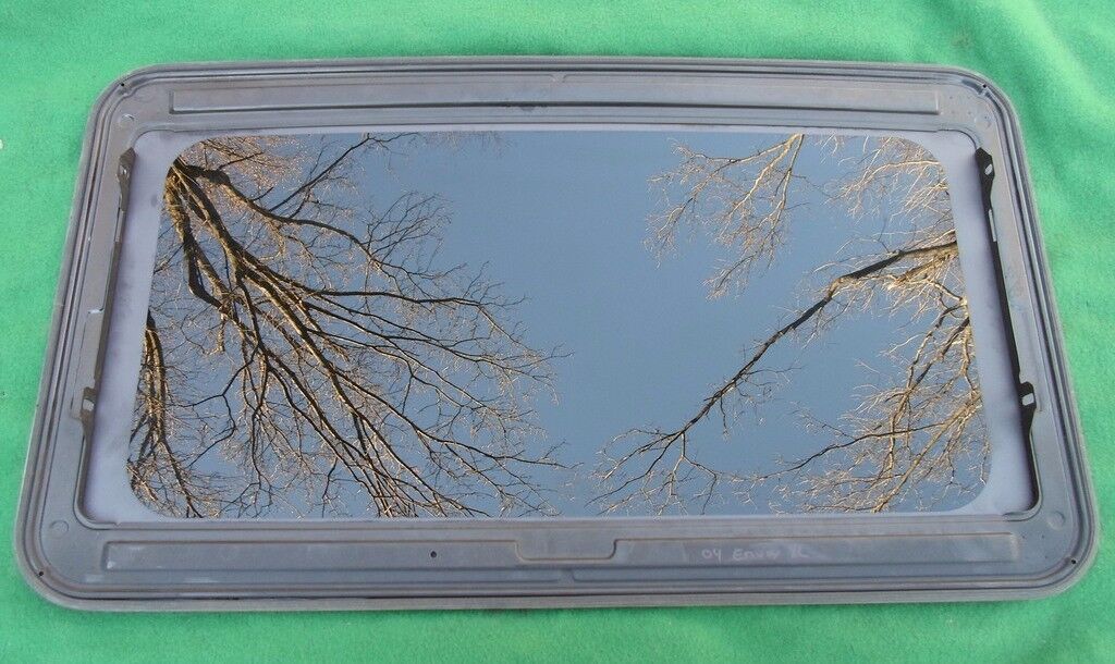 2001 GMC ENVOY  YEAR SPECIFIC SUNROOF GLASS OEM NO ACCIDENT FREE SHIPPING