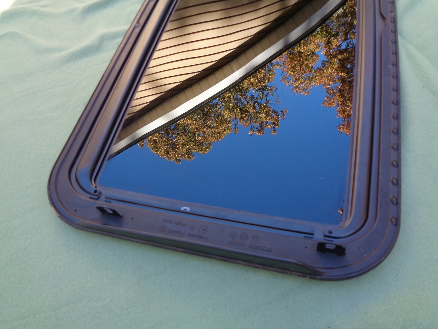 2010 VOLVO C30 YEAR SPECIFIC OEM SUNROOF GLASS PANEL FREE SHIPPING