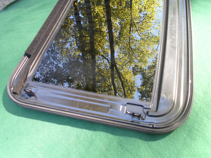 2008 SUBARU LEGACY SEDAN OEM YEAR SPECIFIC FACTORY SUNROOF GLASS  FREE SHIPPING - RarePartsFinder.Com